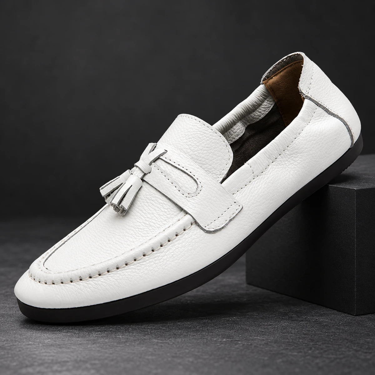 Cowhide Leather Loafers | Viggo White diagonal pedestal