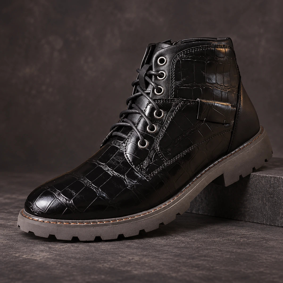 Leather Boots | Arne Black diagonal pedestal
