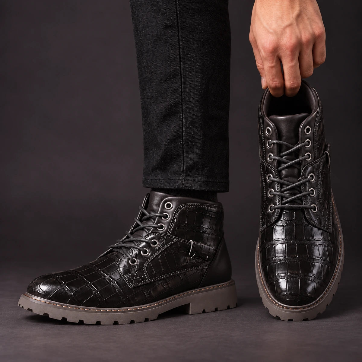 Leather Boots | Arne Black model handheld