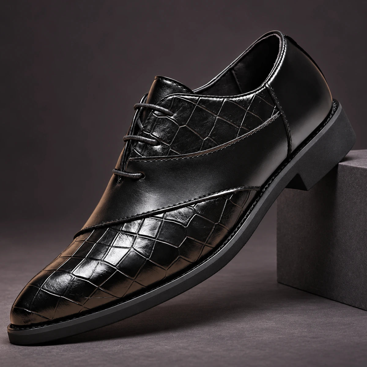 Leather Oxfords | Thibault Black diagonal pedestal
