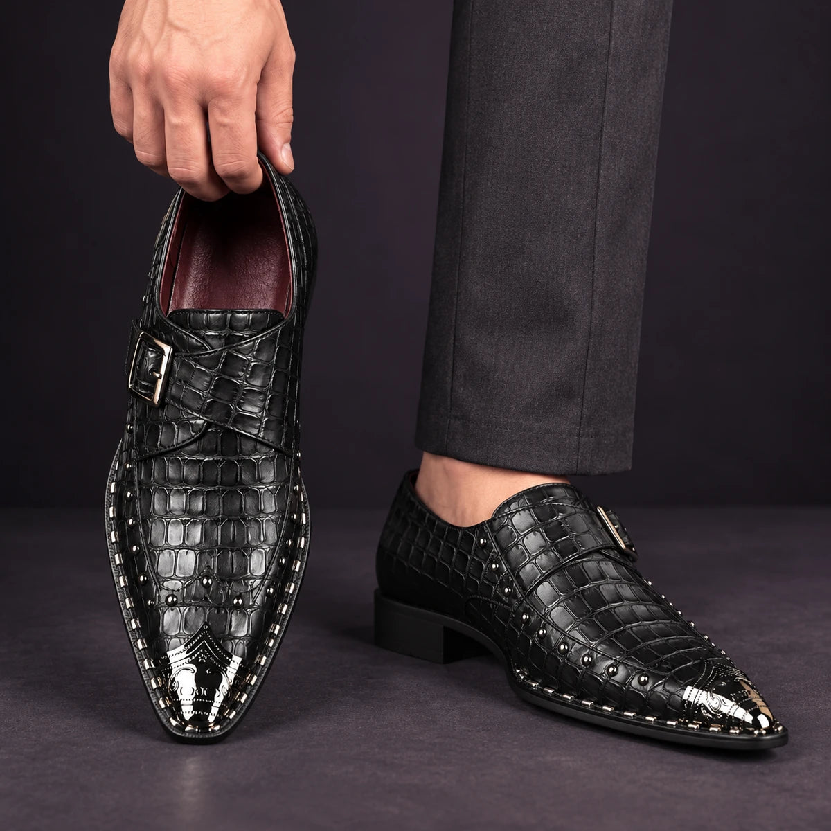 Leather Shoes | Kjell Black model handheld