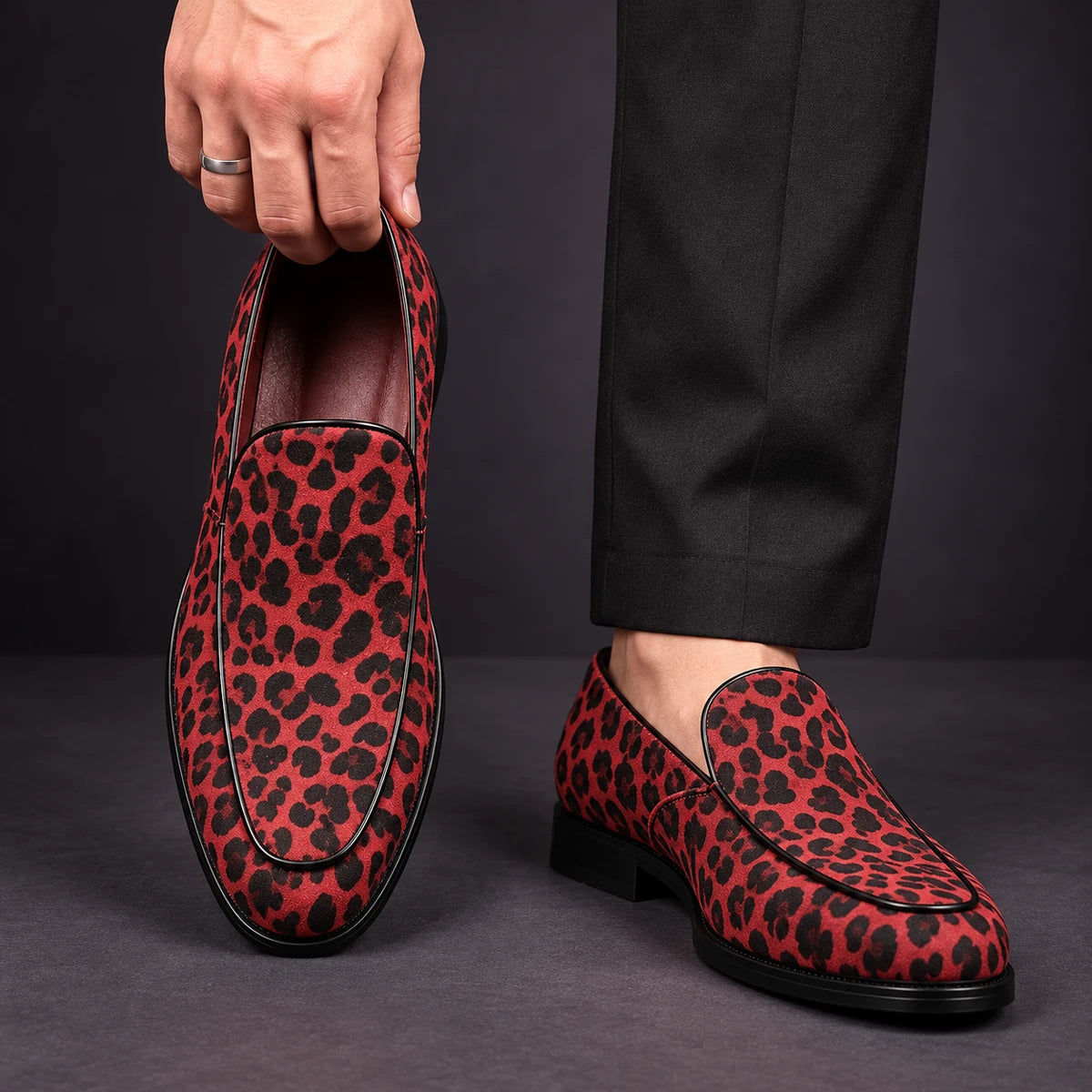 Leather Loafers | Ingvar Red model handheld
