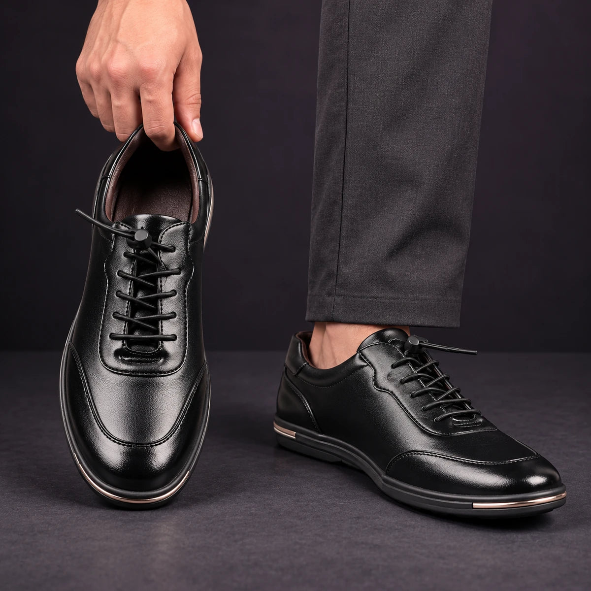 Leather Shoes | Henning Black model handheld
