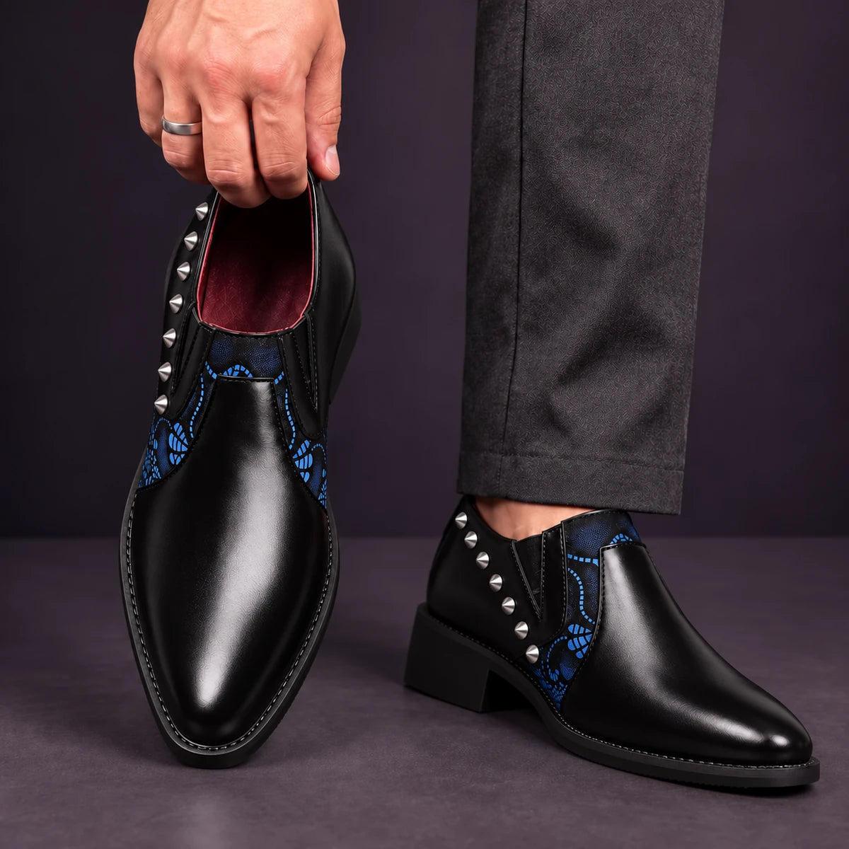 Leather Shoes | Lennart Black model handheld