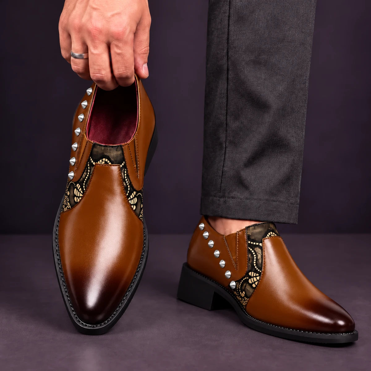 Leather Shoes | Lennart Brown model handheld