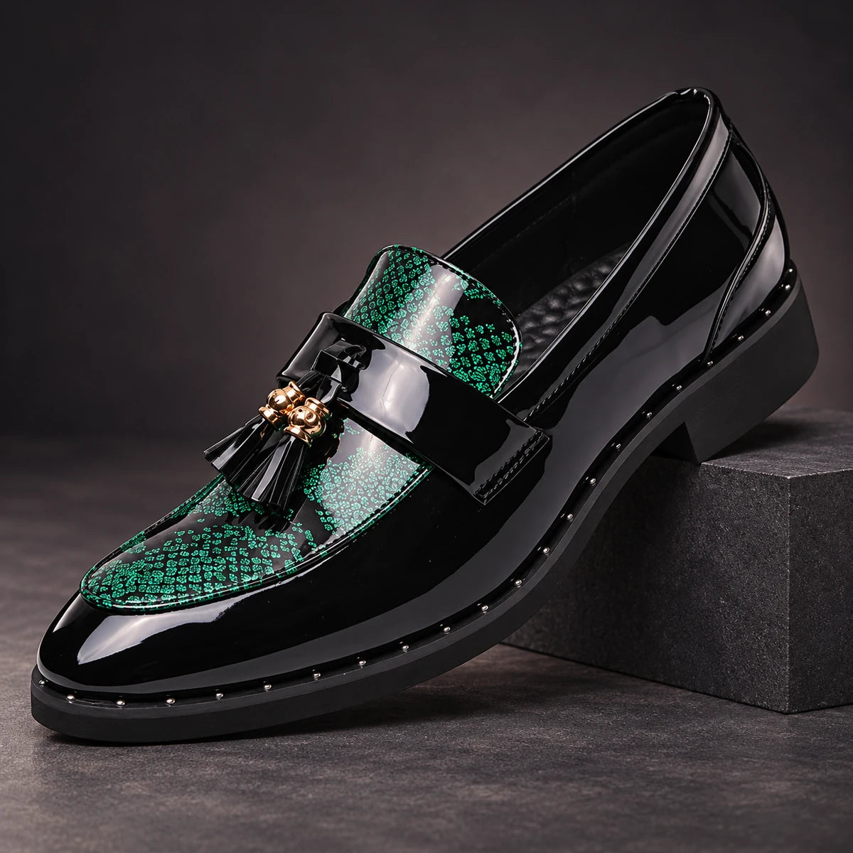 Leather Loafers | Caspien Green diagonal pedestal