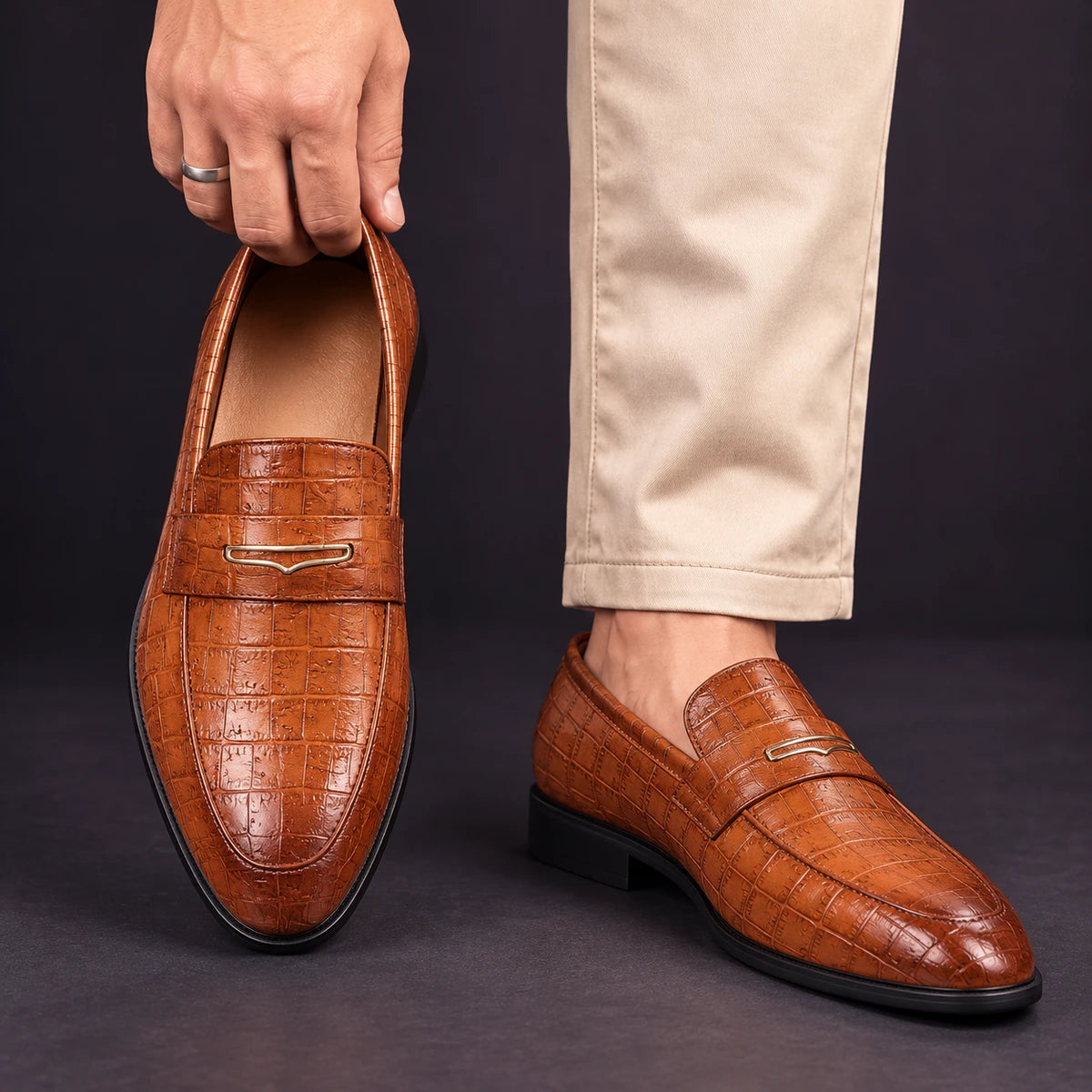 Leather Loafers | Constantin Tan model handheld