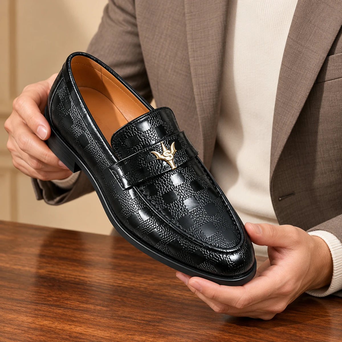 Jonas Loafers Black handheld