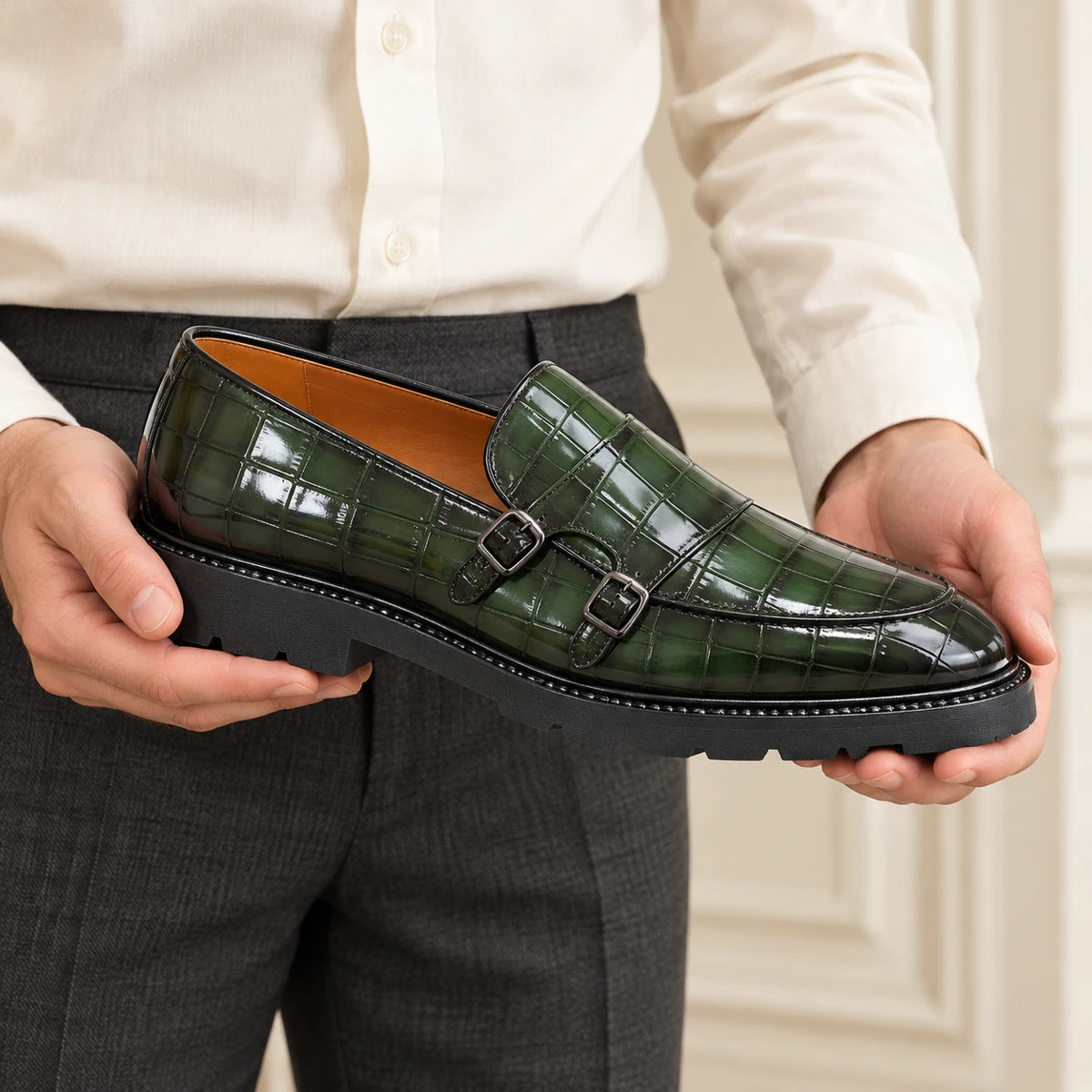 Cedric Loafers Green handheld
