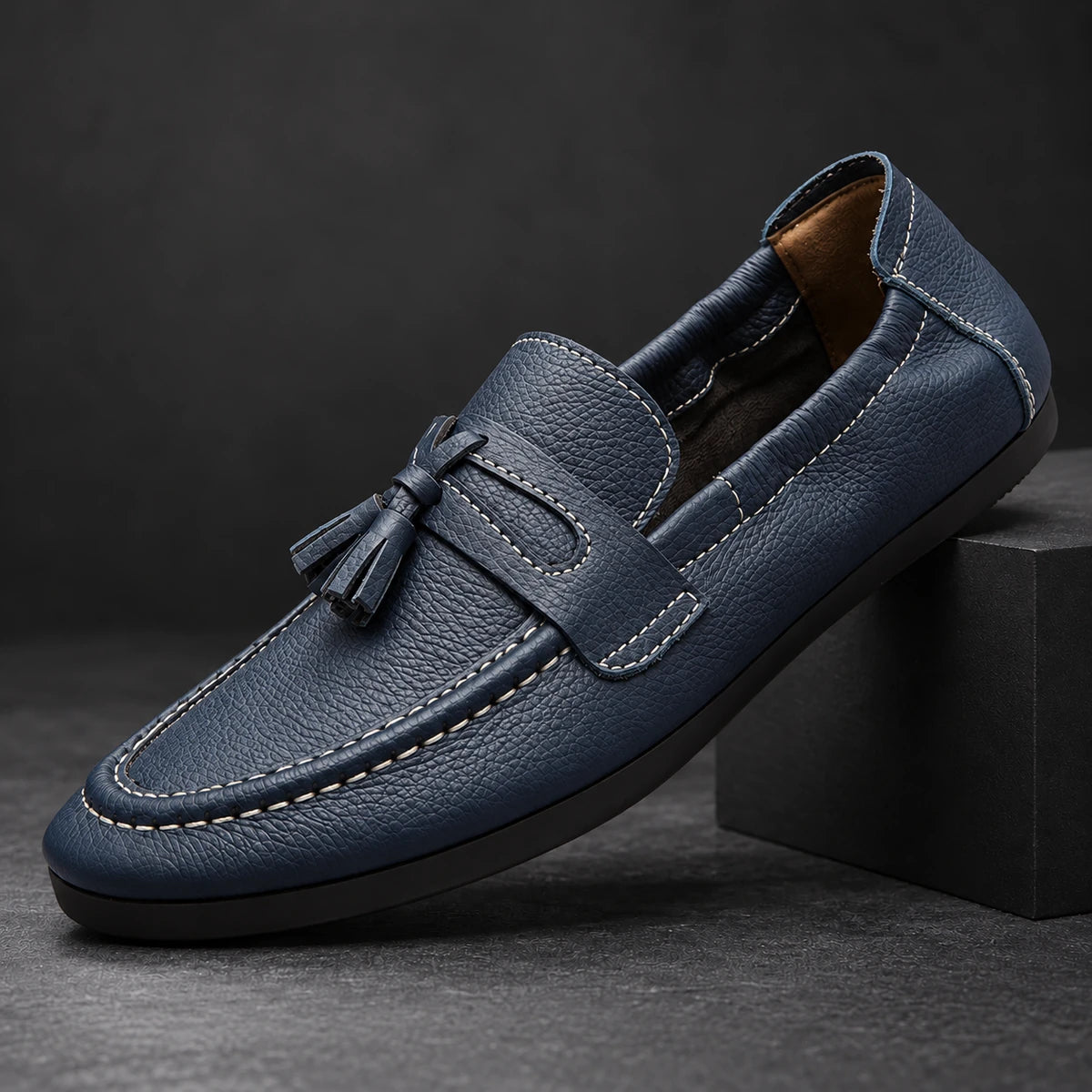 Cowhide Leather Loafers | Viggo Blue diagonal pedestal