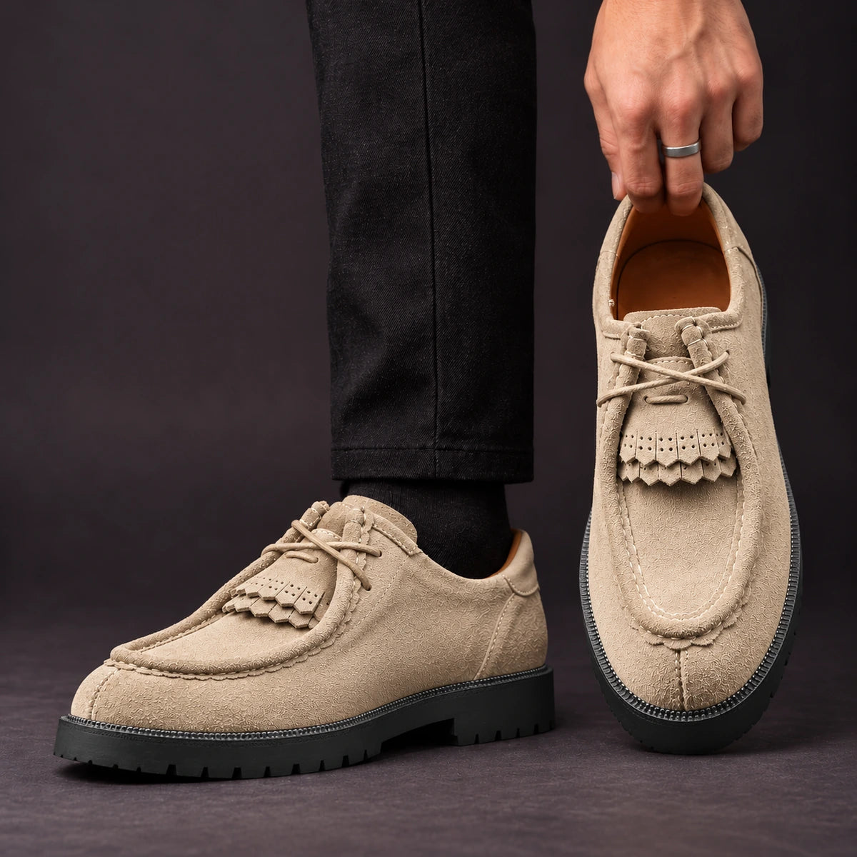 Cowhide Leather Derbies | Yngve Beige model handheld