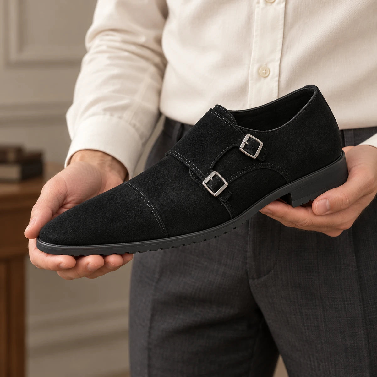 Duncan Loafers Black handheld