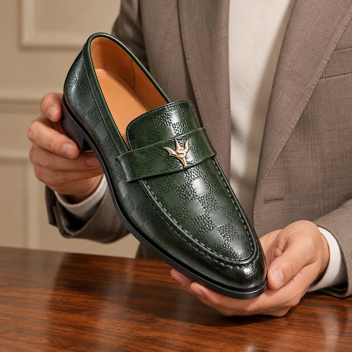 Jonas Loafers Green handheld