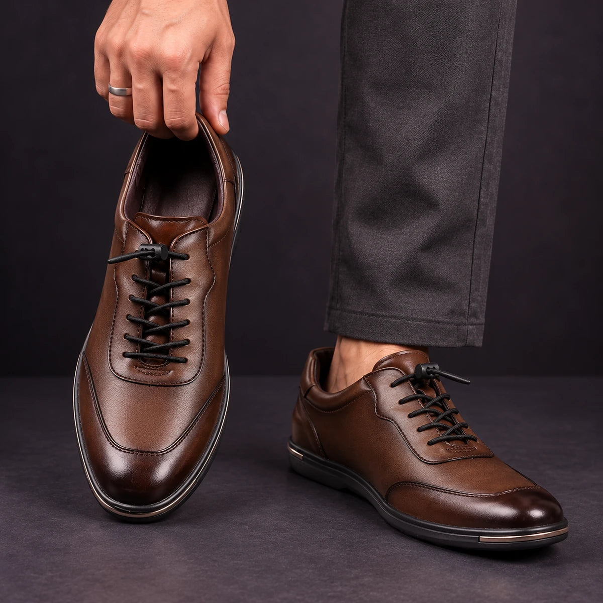 Leather Shoes | Henning Brown model handheld