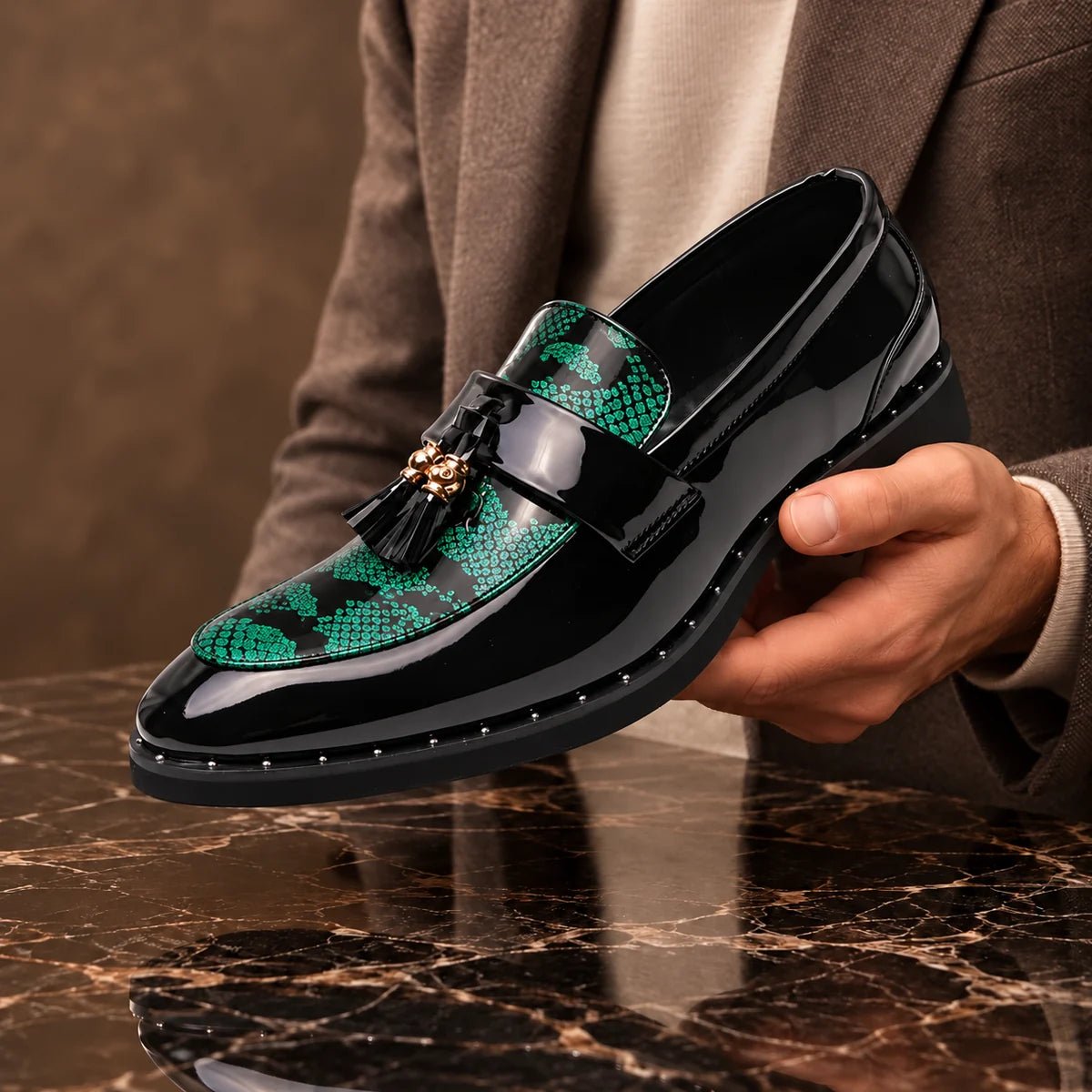 Kendrick Loafers Green handheld