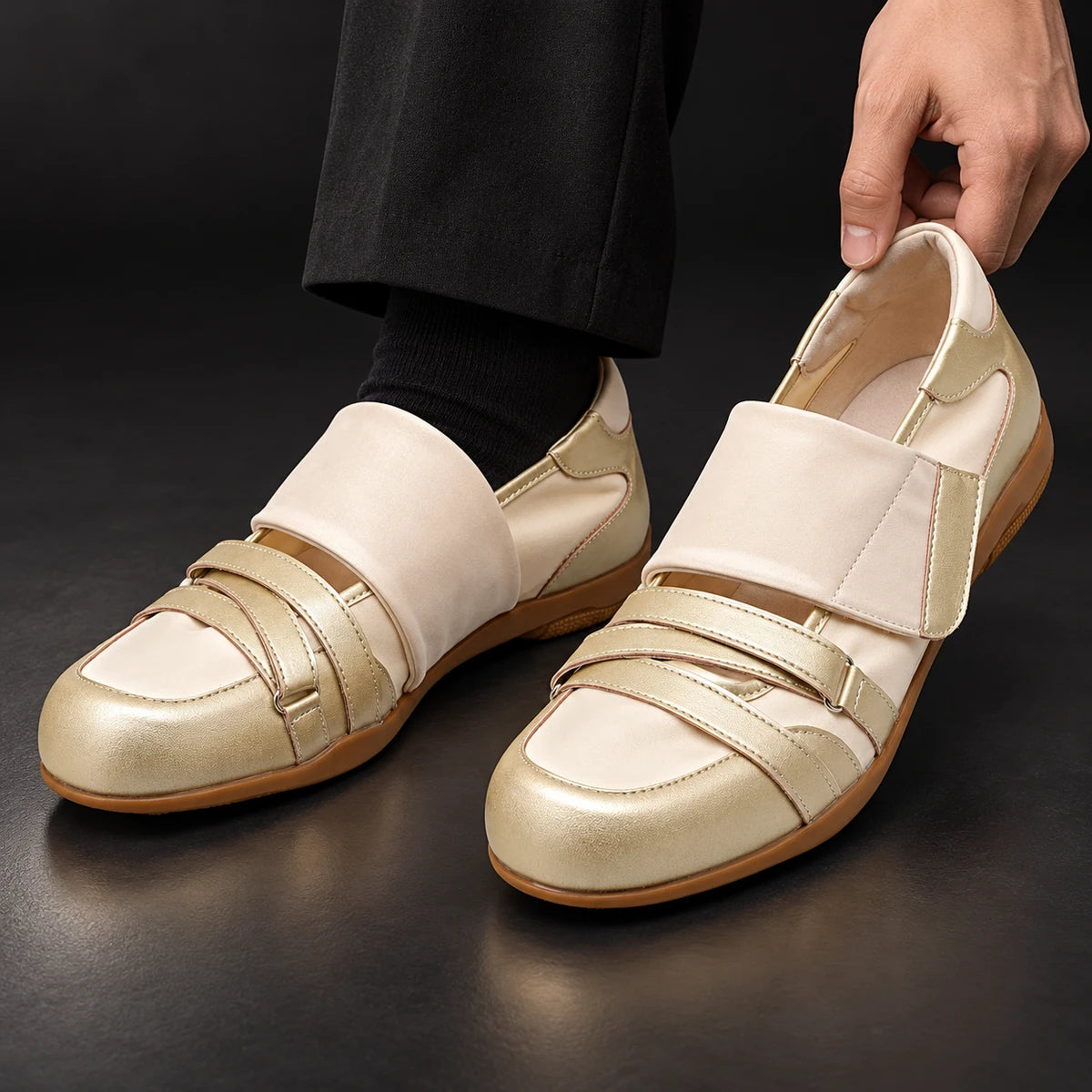 Leather Loafers | Leander Beige model handheld