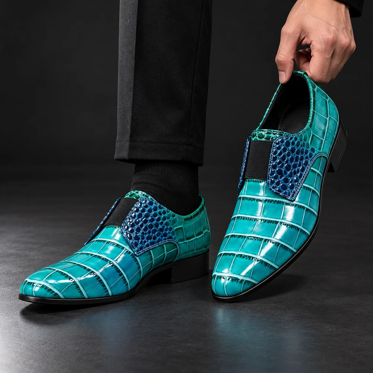Leather Loafers | Lysander Blue model handheld