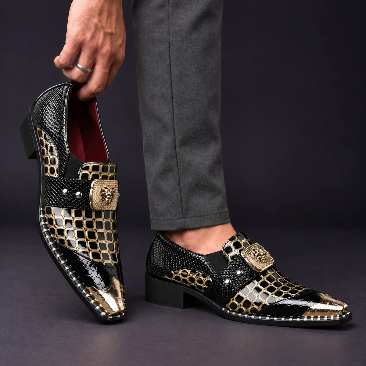 Leather Loafers | Nestor Black model handheld