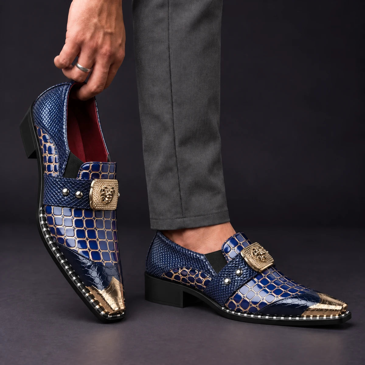 Leather Loafers | Nestor Blue model handheld