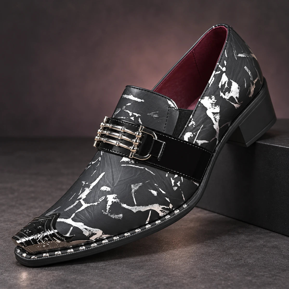 Leather Loafers | Oskar Black diagonal pedestal