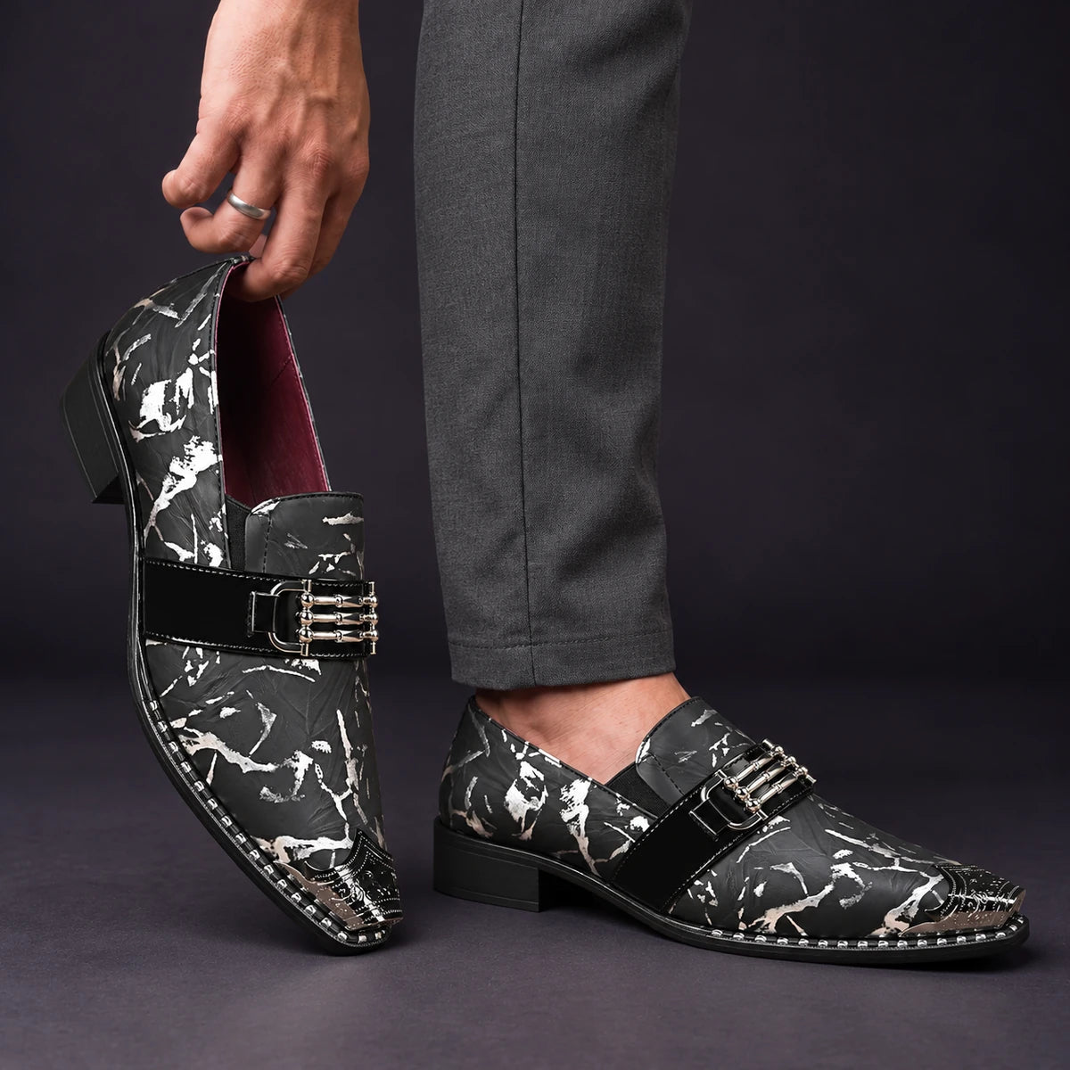 Leather Loafers | Oskar Black model handheld