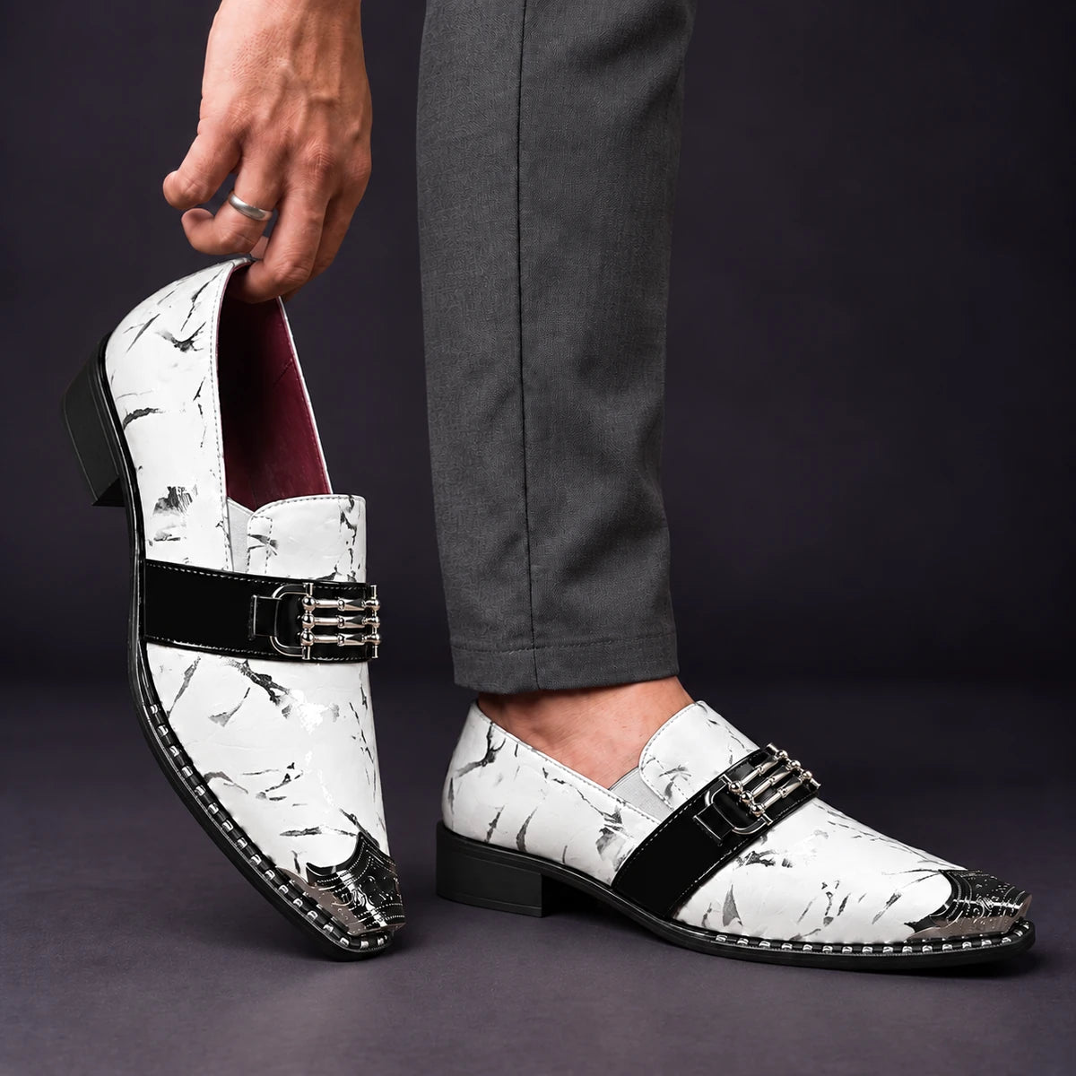 Leather Loafers | Oskar White model handheld