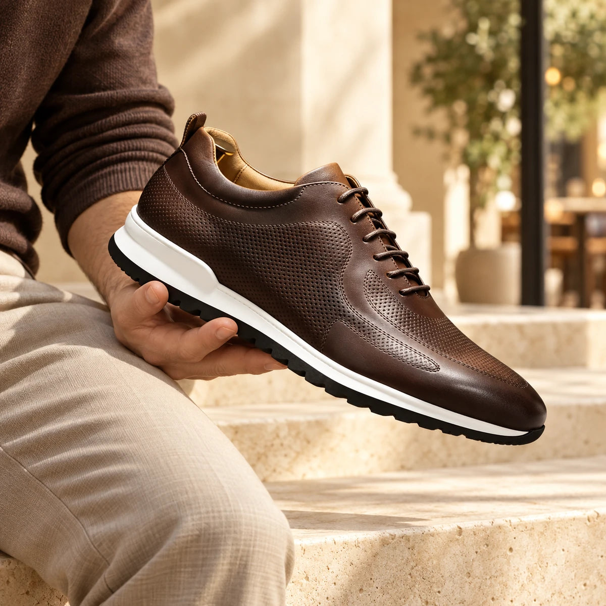 Oswin Sneakers Dark Brown handheld