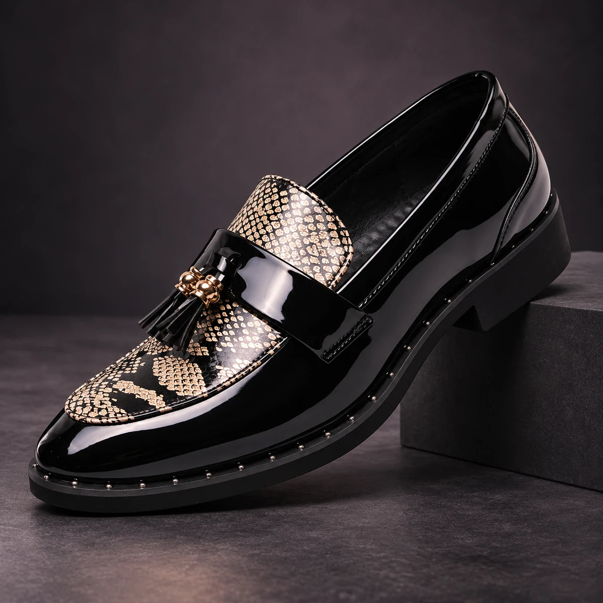 Leather Loafers | Caspien Gold diagonal pedestal
