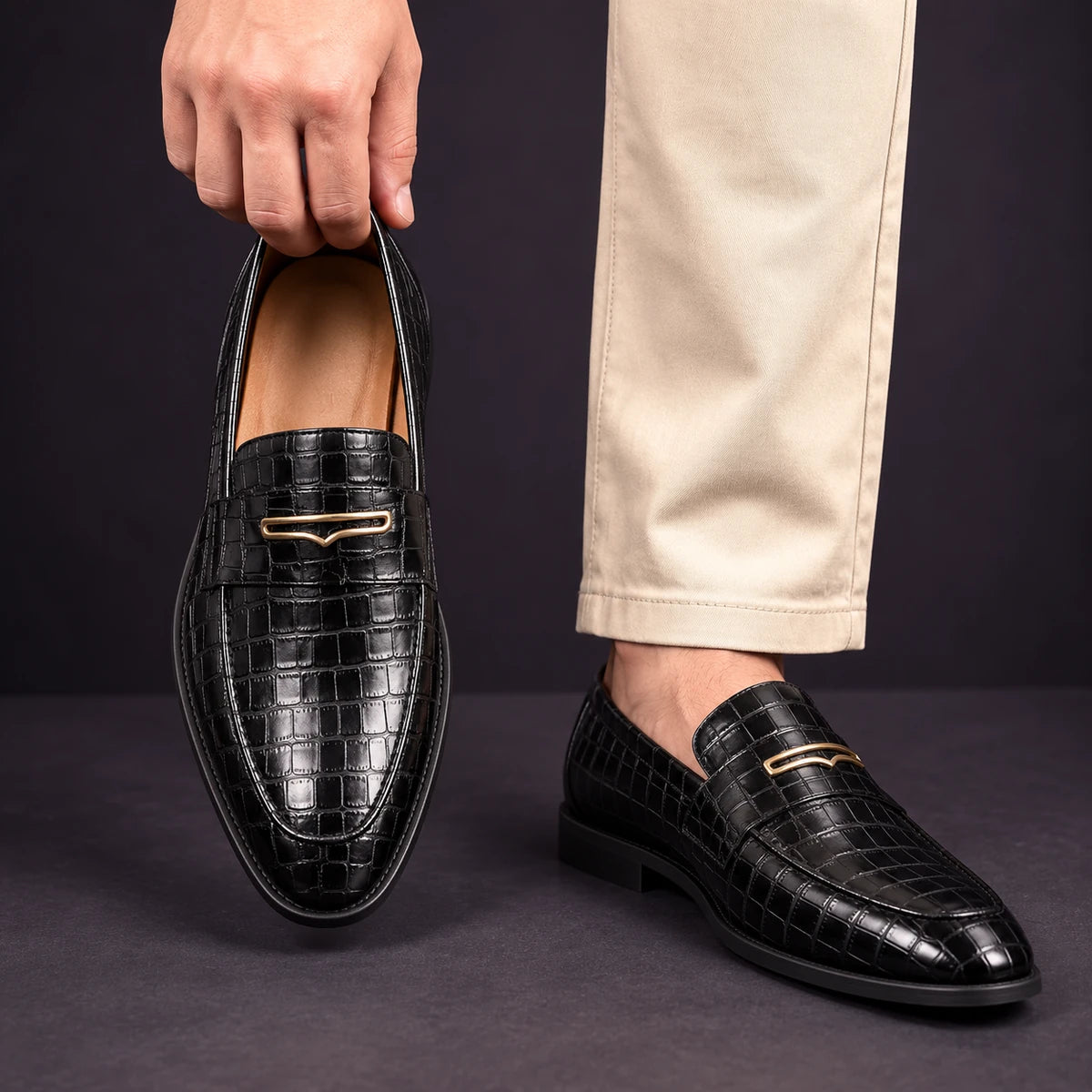 Leather Loafers | Constantin Black model handheld