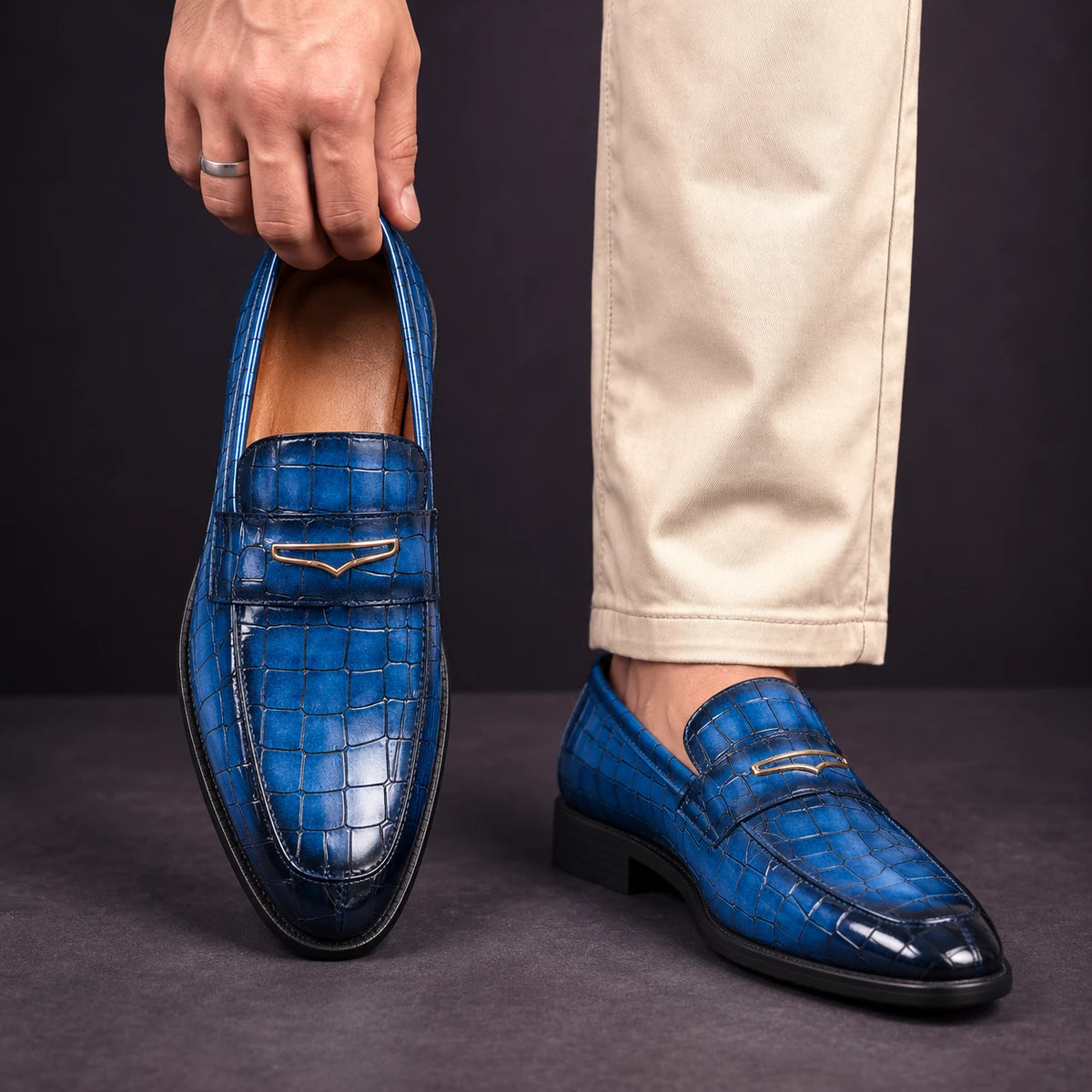 Leather Loafers | Constantin Blue model handheld