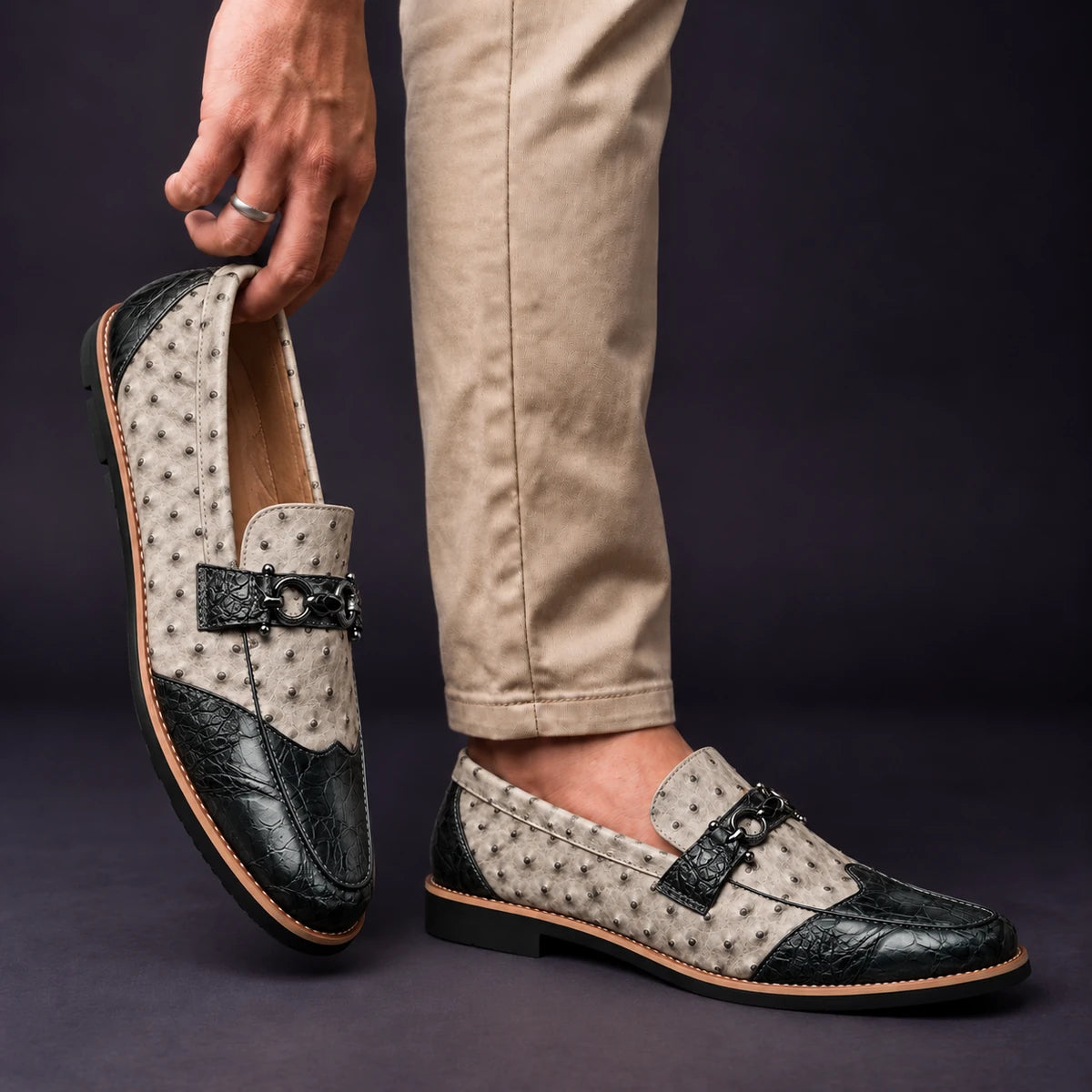 Leather Loafers | Lothar Black model handheld