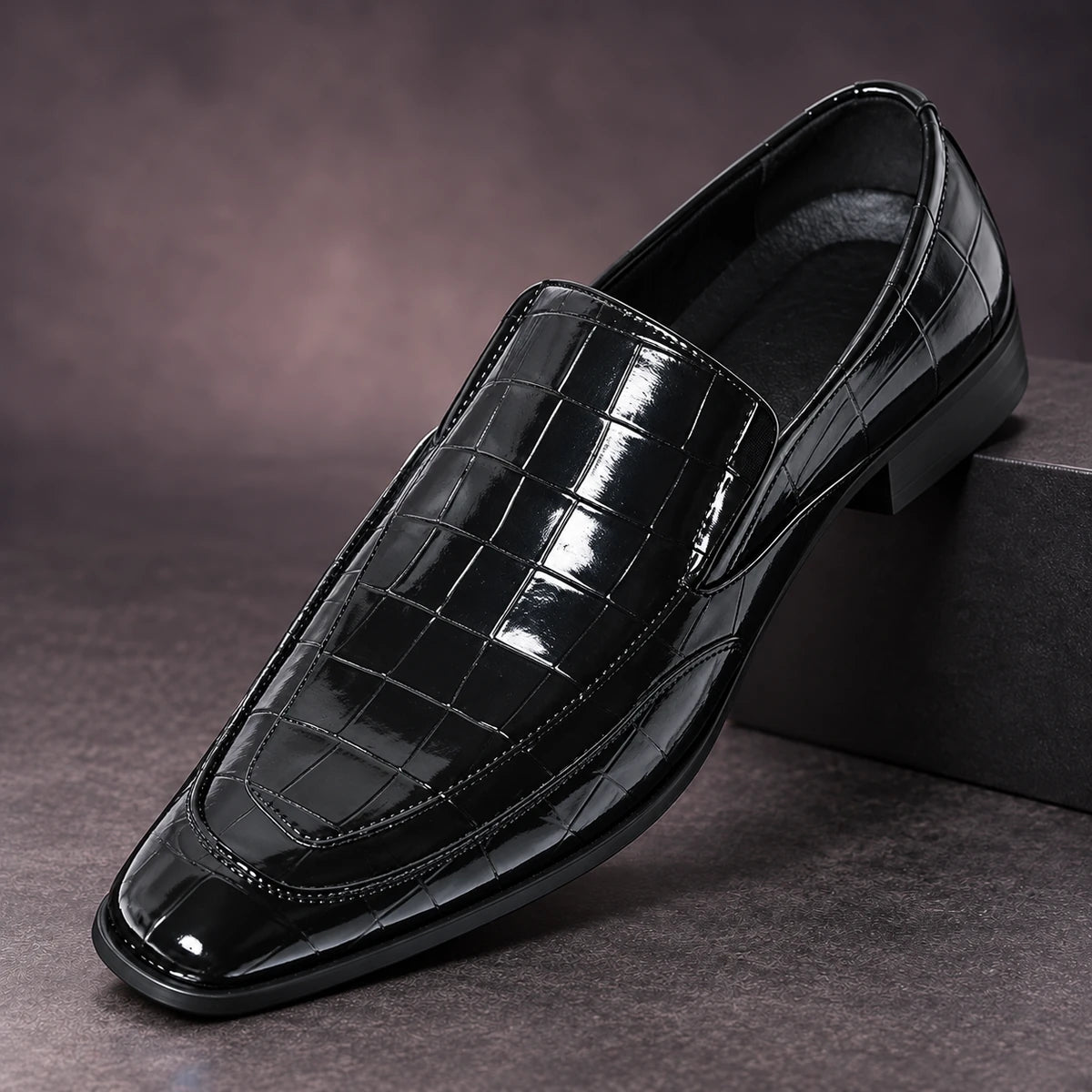Leather Loafers | Mauritz Black diagonal pedestal
