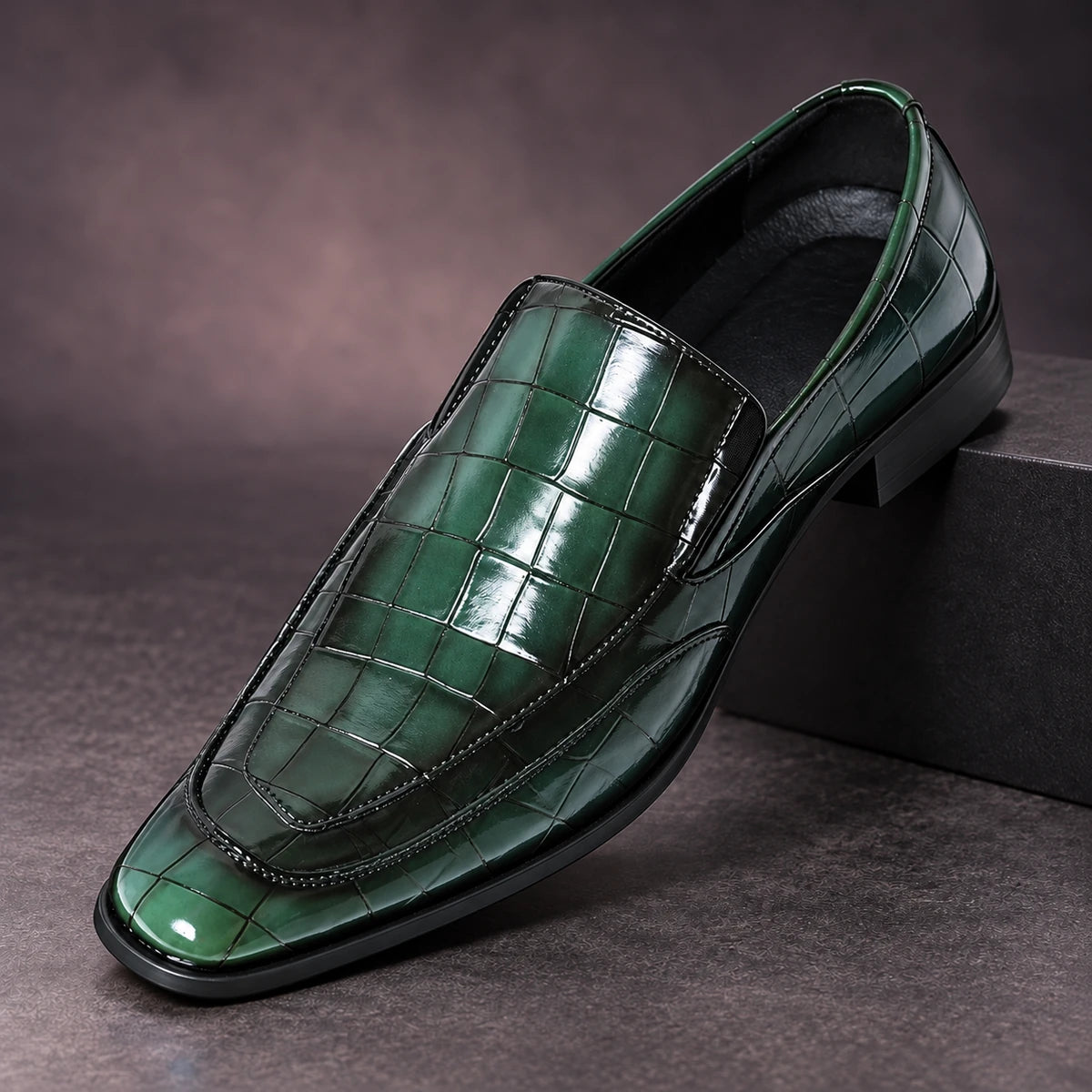 Leather Loafers | Mauritz Green diagonal pedestal